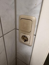 Überall dreck wie hier z.b. etwas was nicht nach zwei Tagen ist.