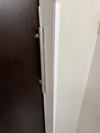 Pinch point from door handle