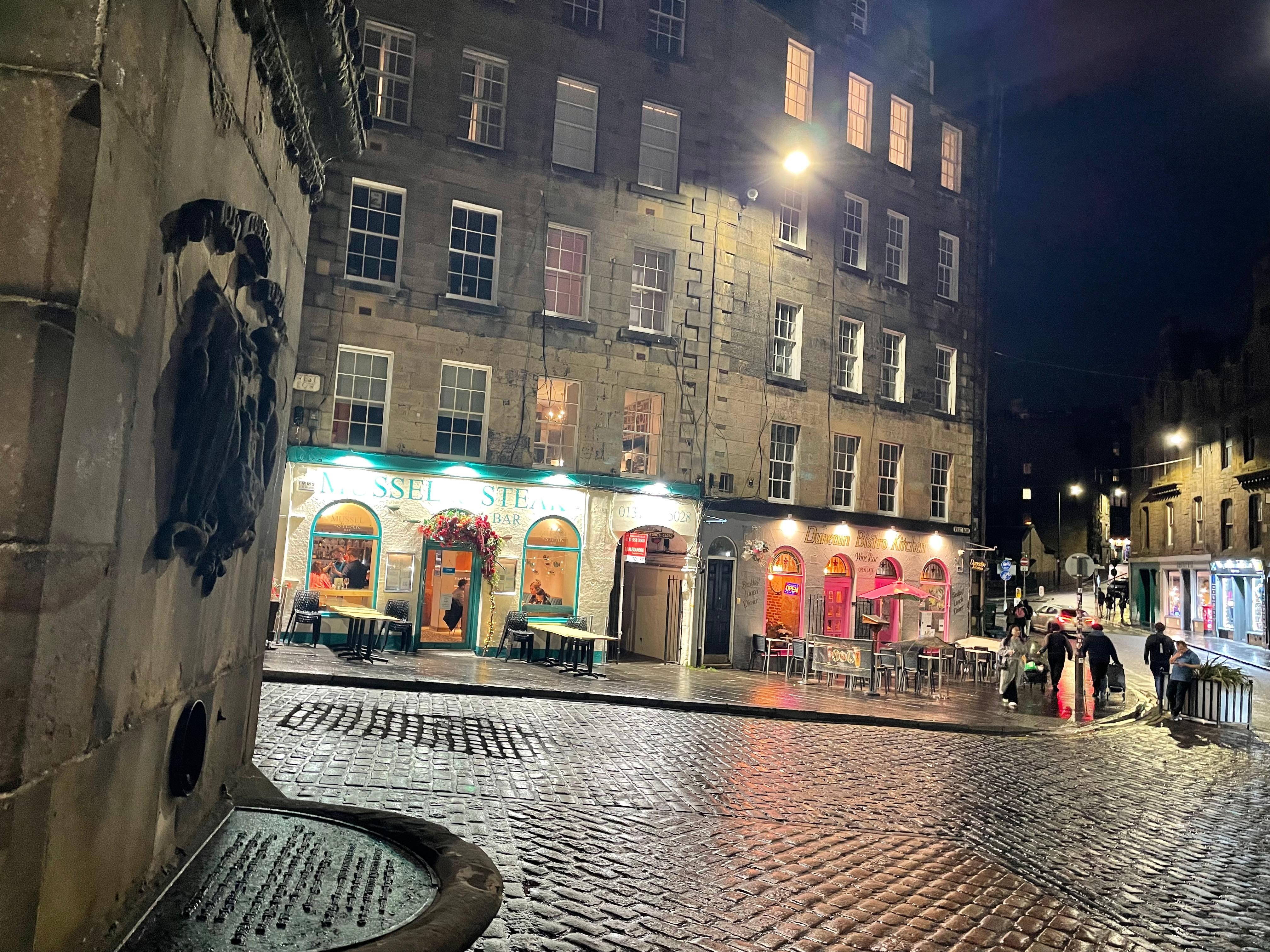 Grassmarket  entrance to Edmonstone’s  Close 