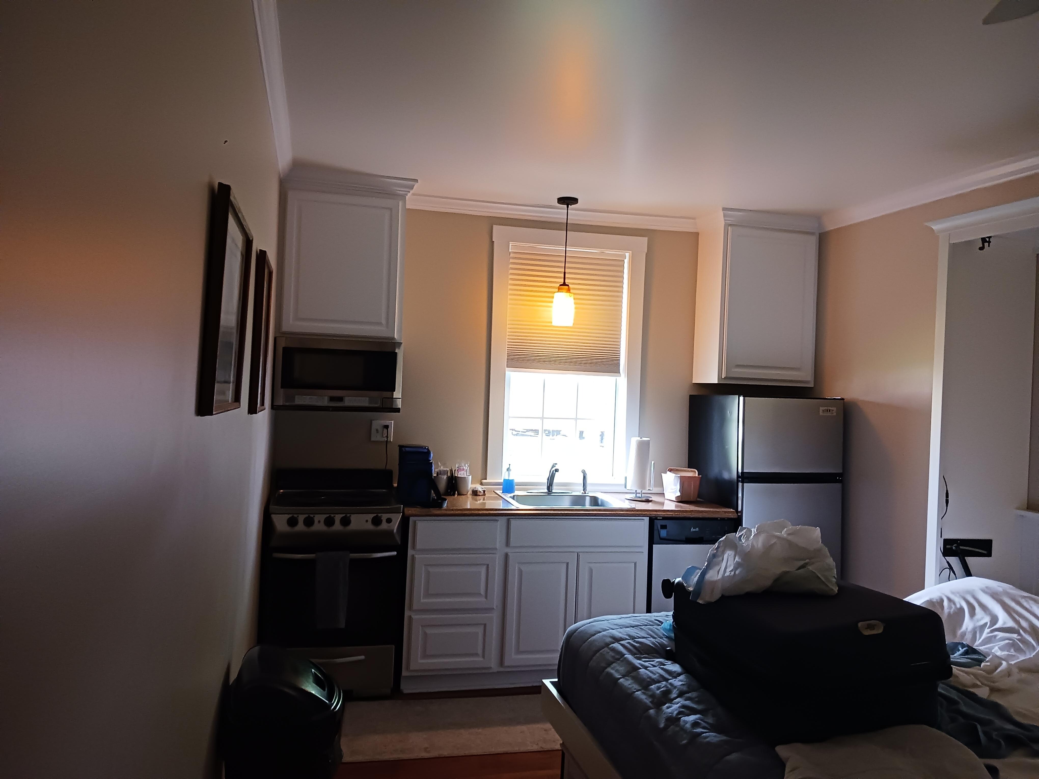 Double Murphy & kitchenette