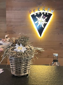 フロントも落ち着いた雰囲気で素敵