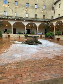 Depois de uma rápida chuva de granizo