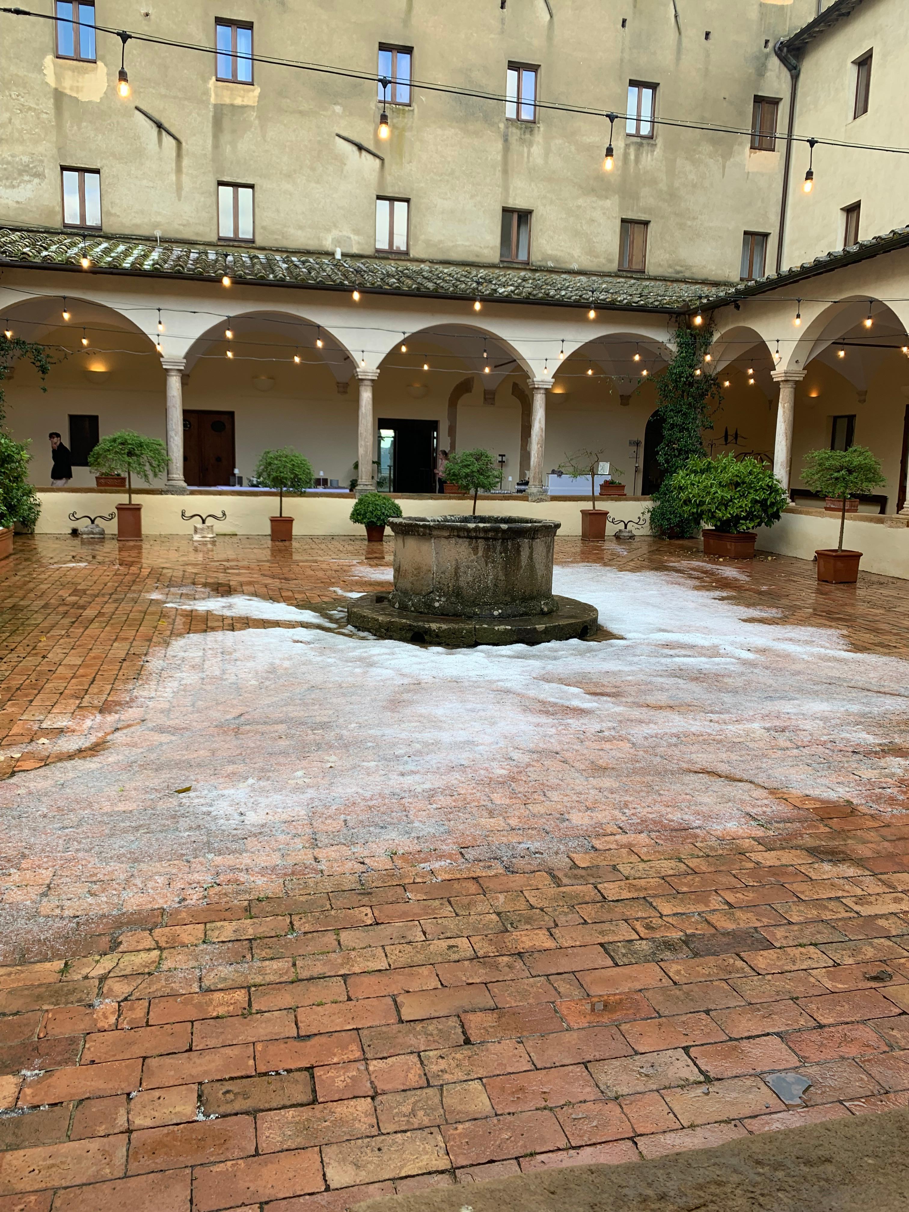 Depois de uma rápida chuva de granizo