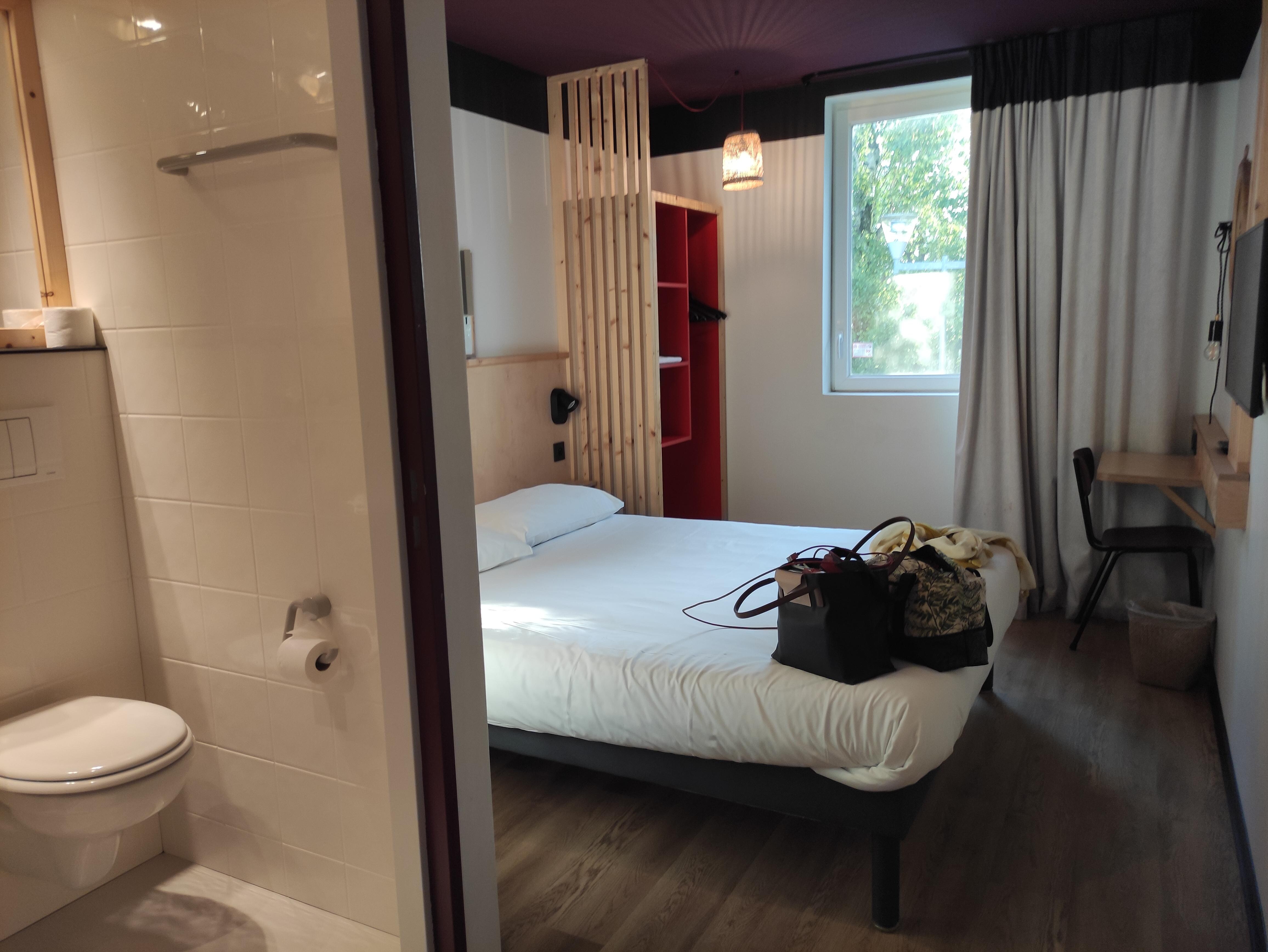 Chambre calme, confortable, propre et surtout une climatisation impeccable 