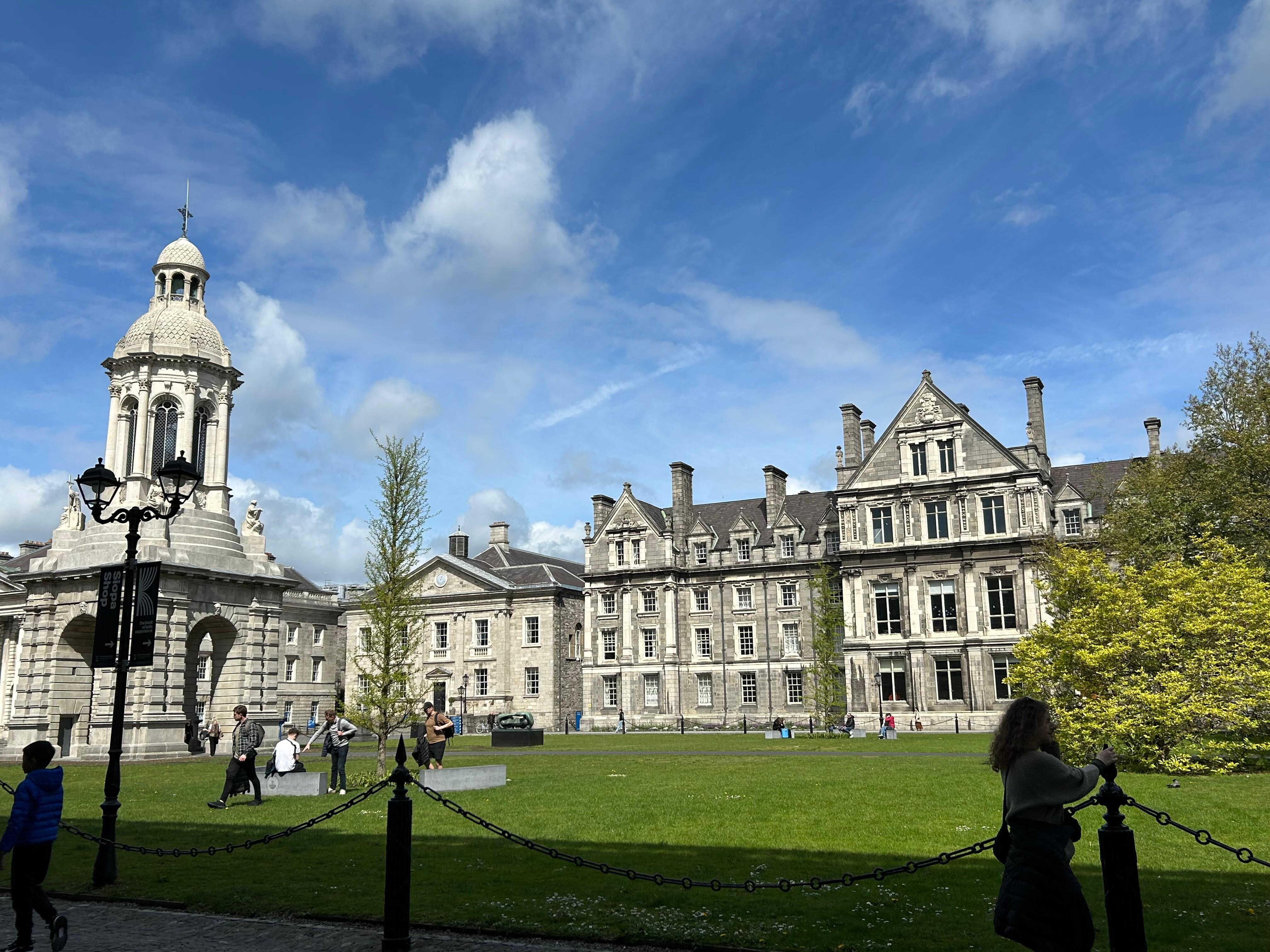 Walking distance to Trinity College 