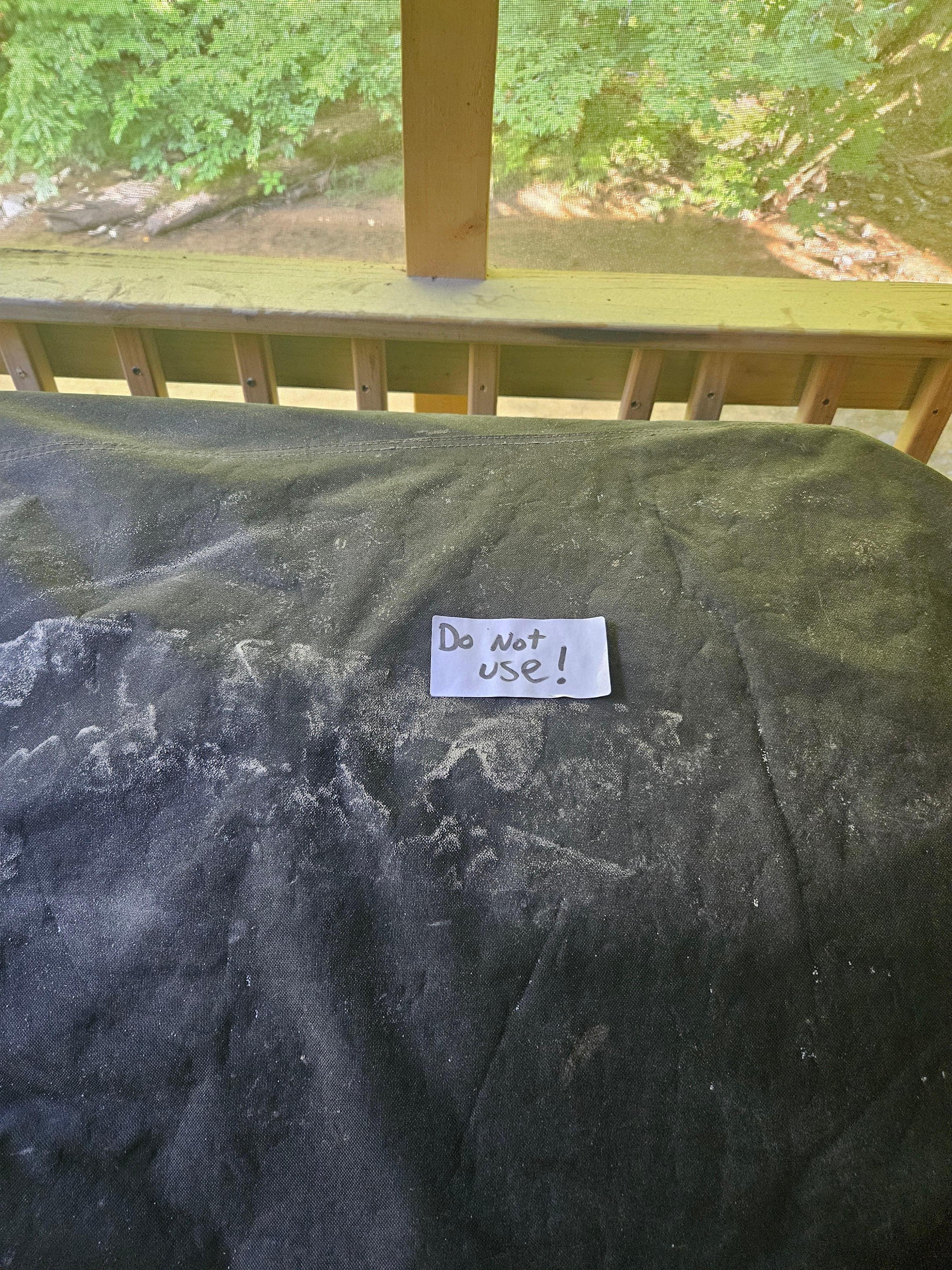 Sign on grill, do not use when we went to use it, host put sign on it but did not replace before we arrived and only until we called