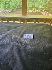 Sign on grill, do not use when we went to use it, host put sign on it but did not replace before we arrived and only until we called