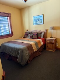 Downstairs queen room