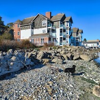 Pic of the hotel, Tides Inn.