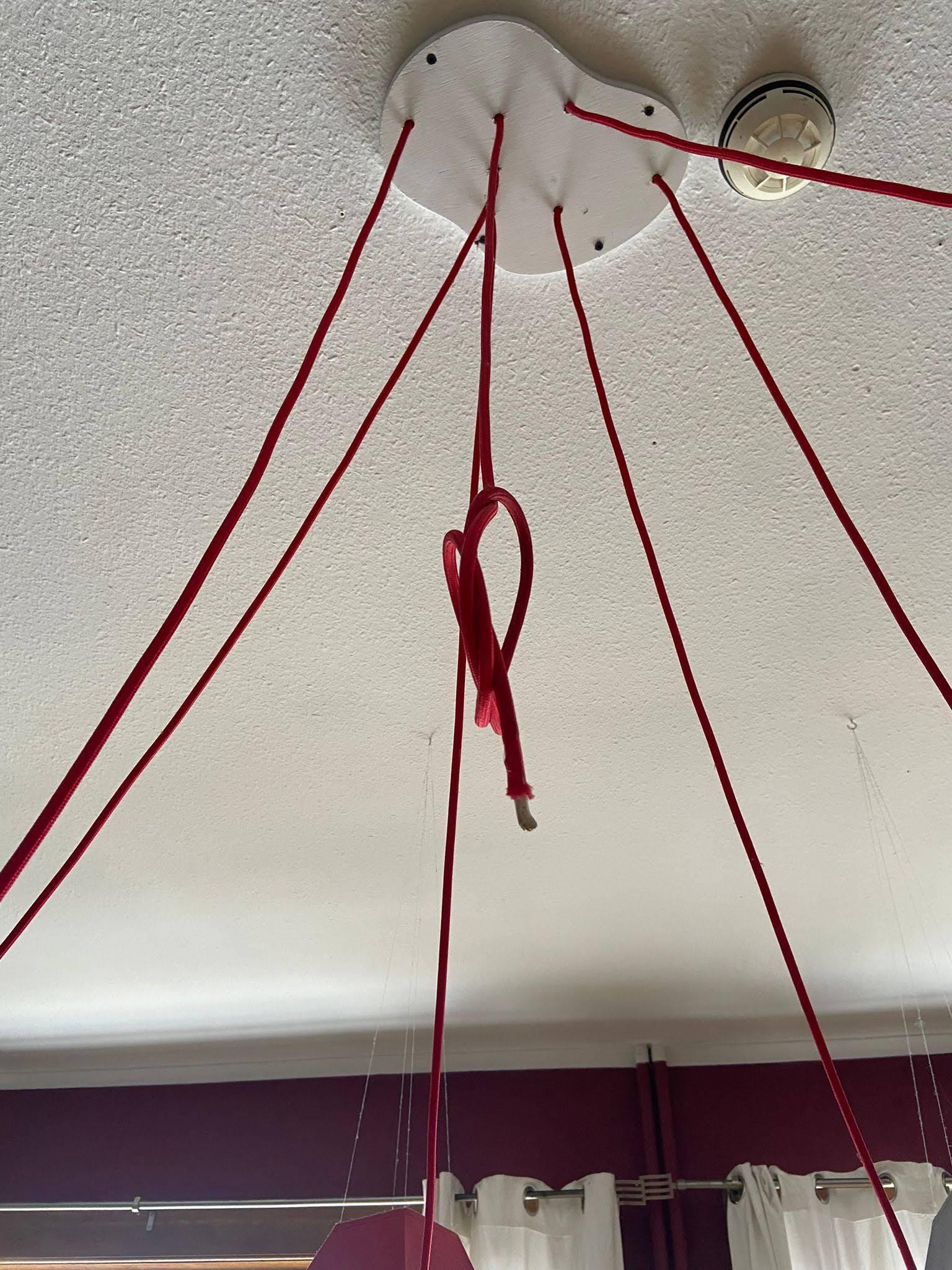 Ungesichertes Lampenkabel