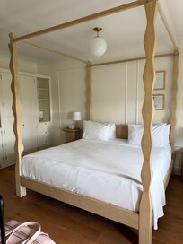 Cottage King room 125