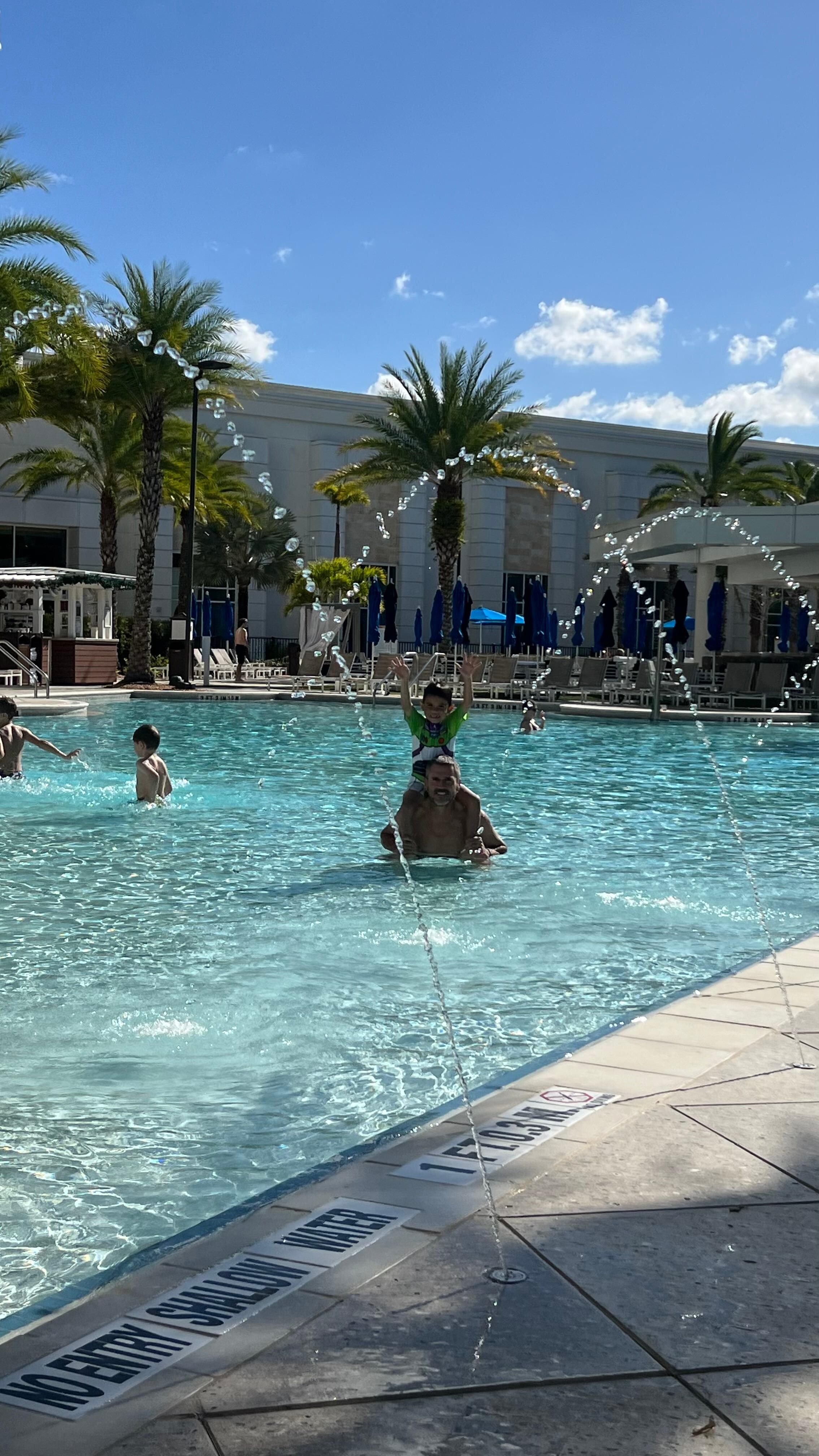 La piscina es climatizada y perfecta para niños de cualquier edad