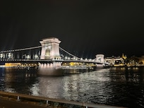 Kettenbrücke vom Hotel aus sichtbar