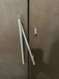 Broken handle that needs replacing.