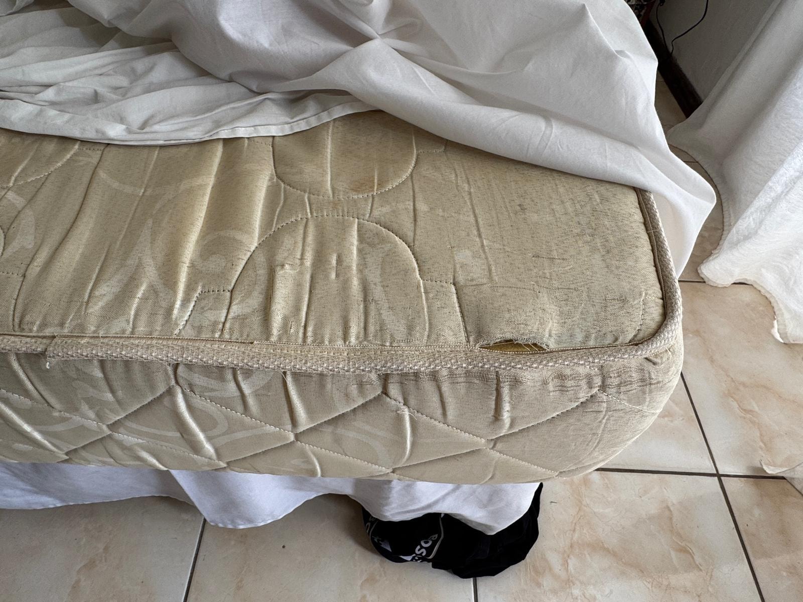 Matelas gauche pour lit double