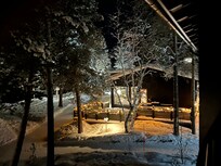 Restaurant im Winterabendlicht