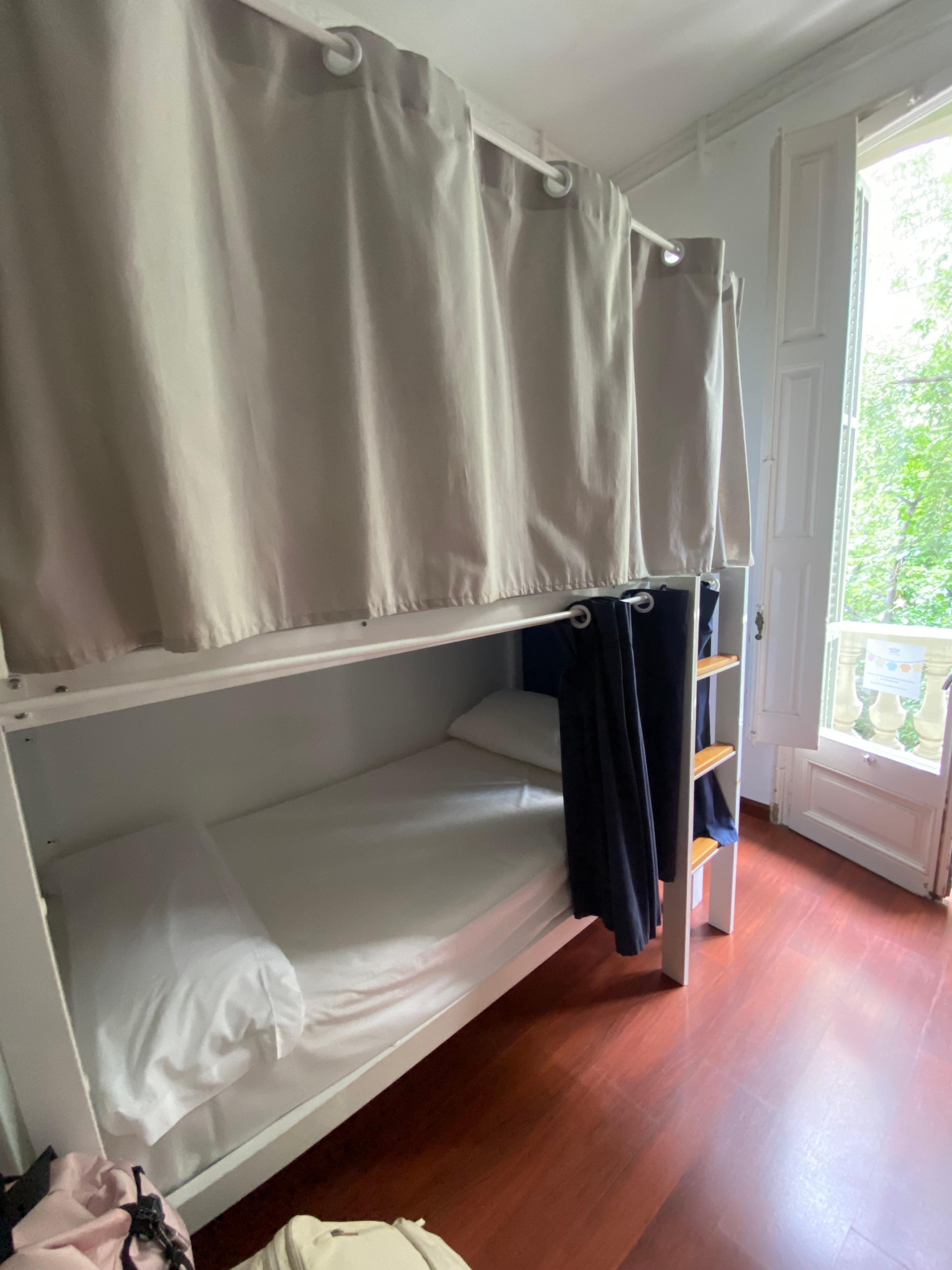 Quarto compartilhado feminino 