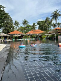 とても綺麗なプールでした