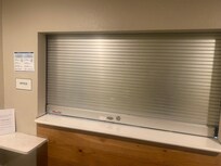 There’s no attendant and no one is answering the phone. I have reservations!!