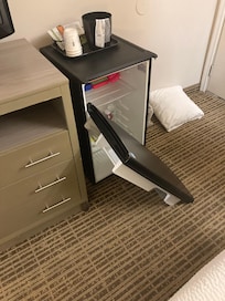 Fridge door fell right ofg