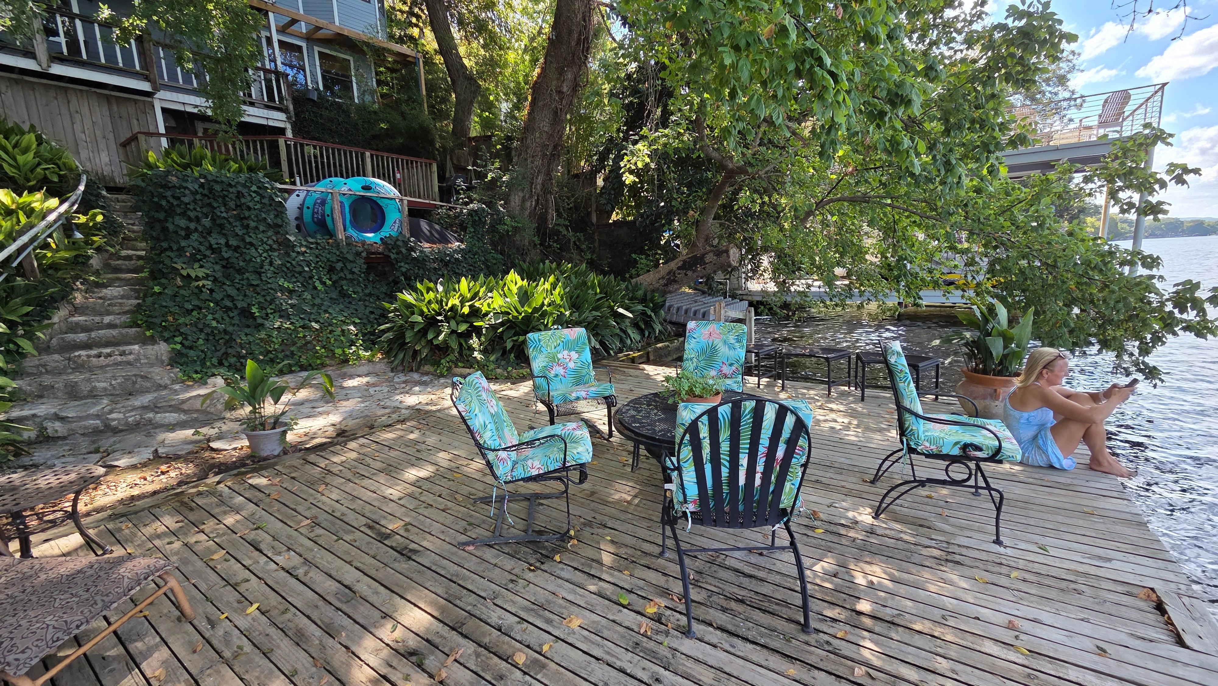 Beautiful place to relax lakeside