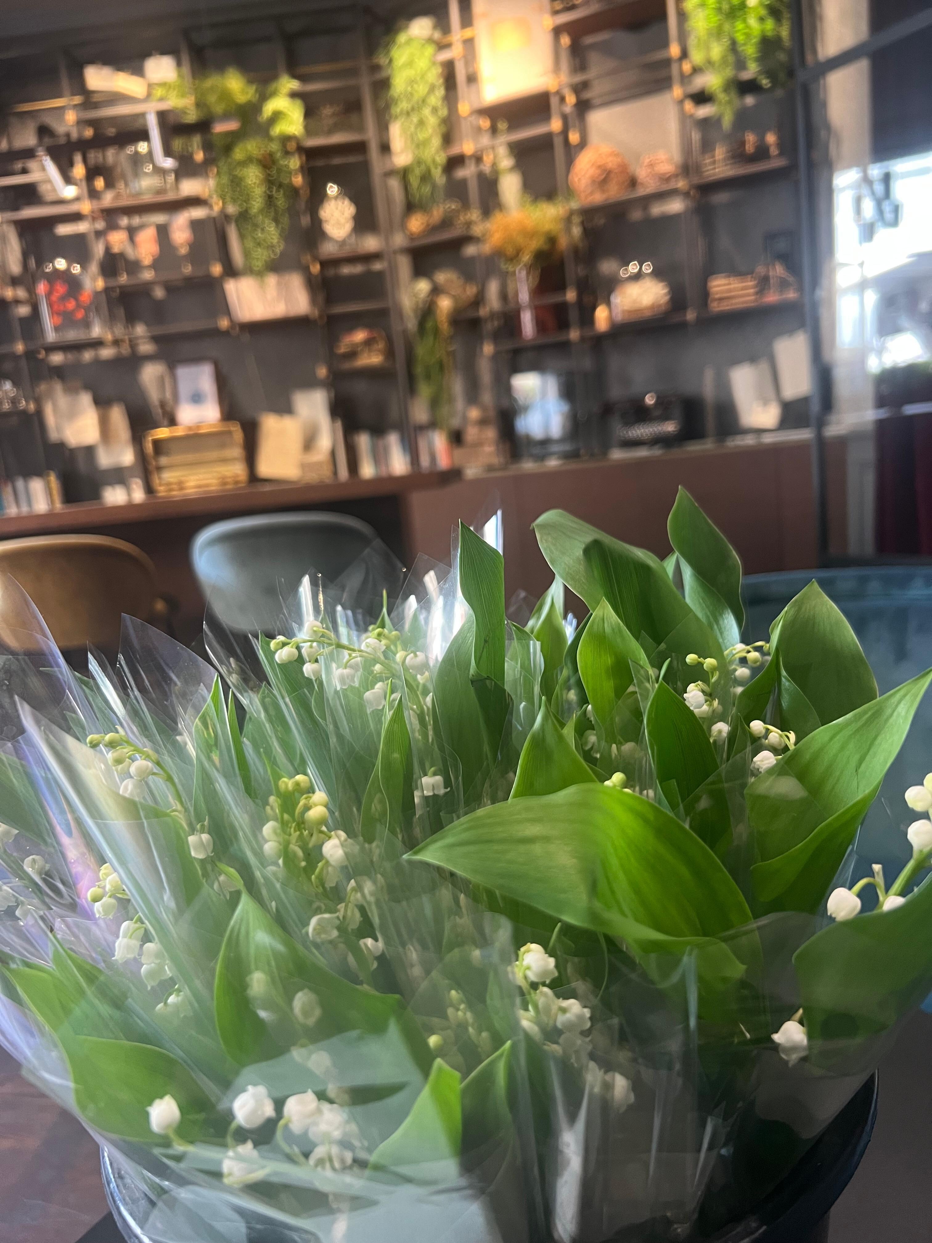 Flowers for every one on Labor day. Fête du Travail 