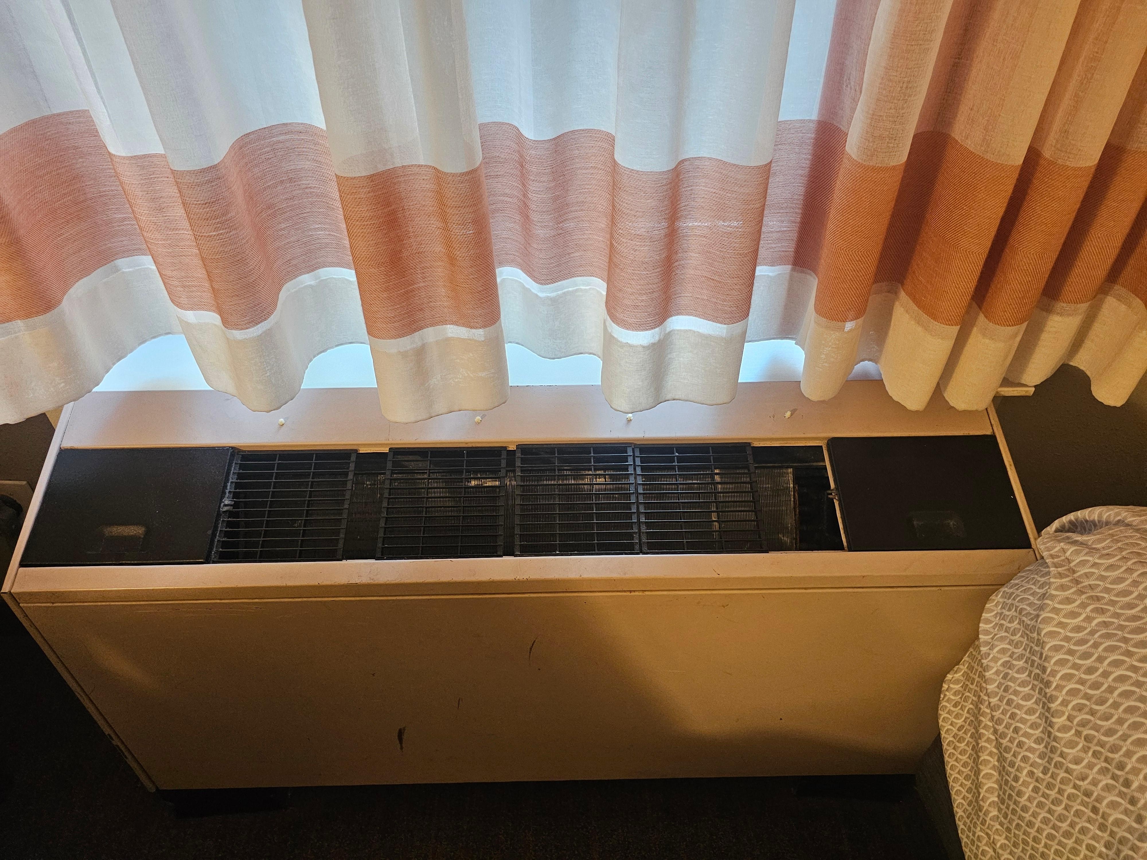 ac / heater close to the bed