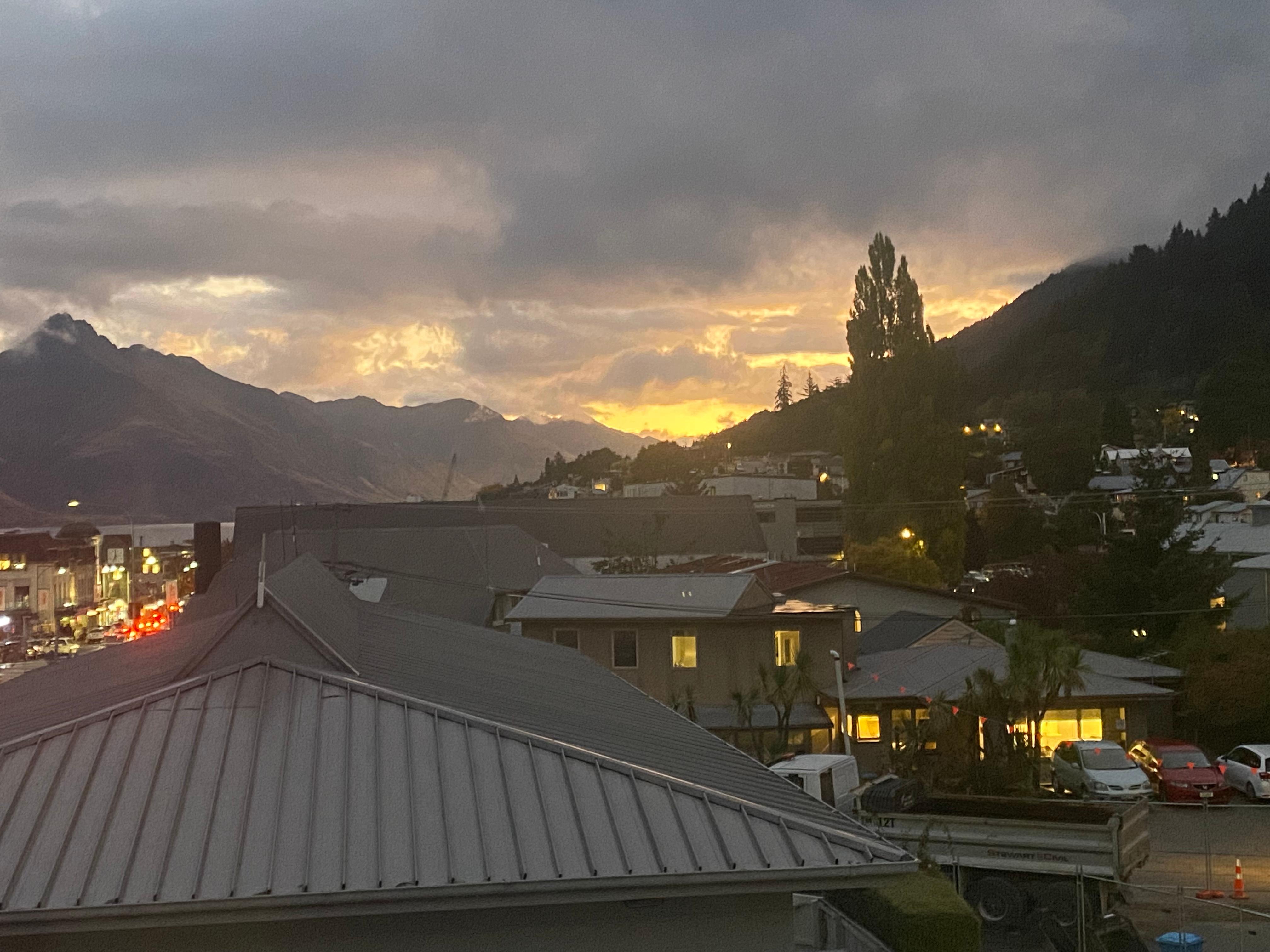 夕焼けが窓から綺麗に見れる