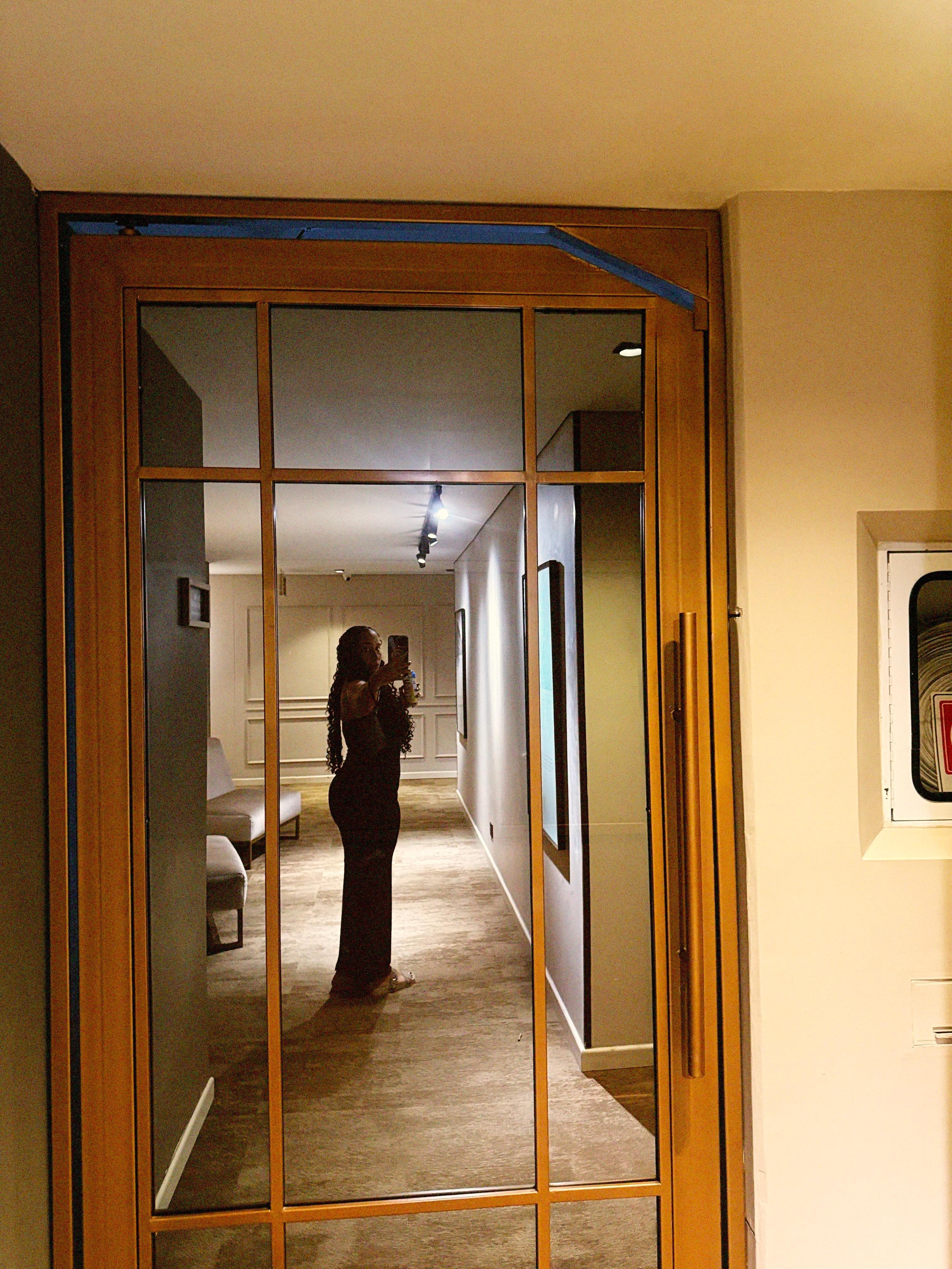 Espejos en el pasillo 