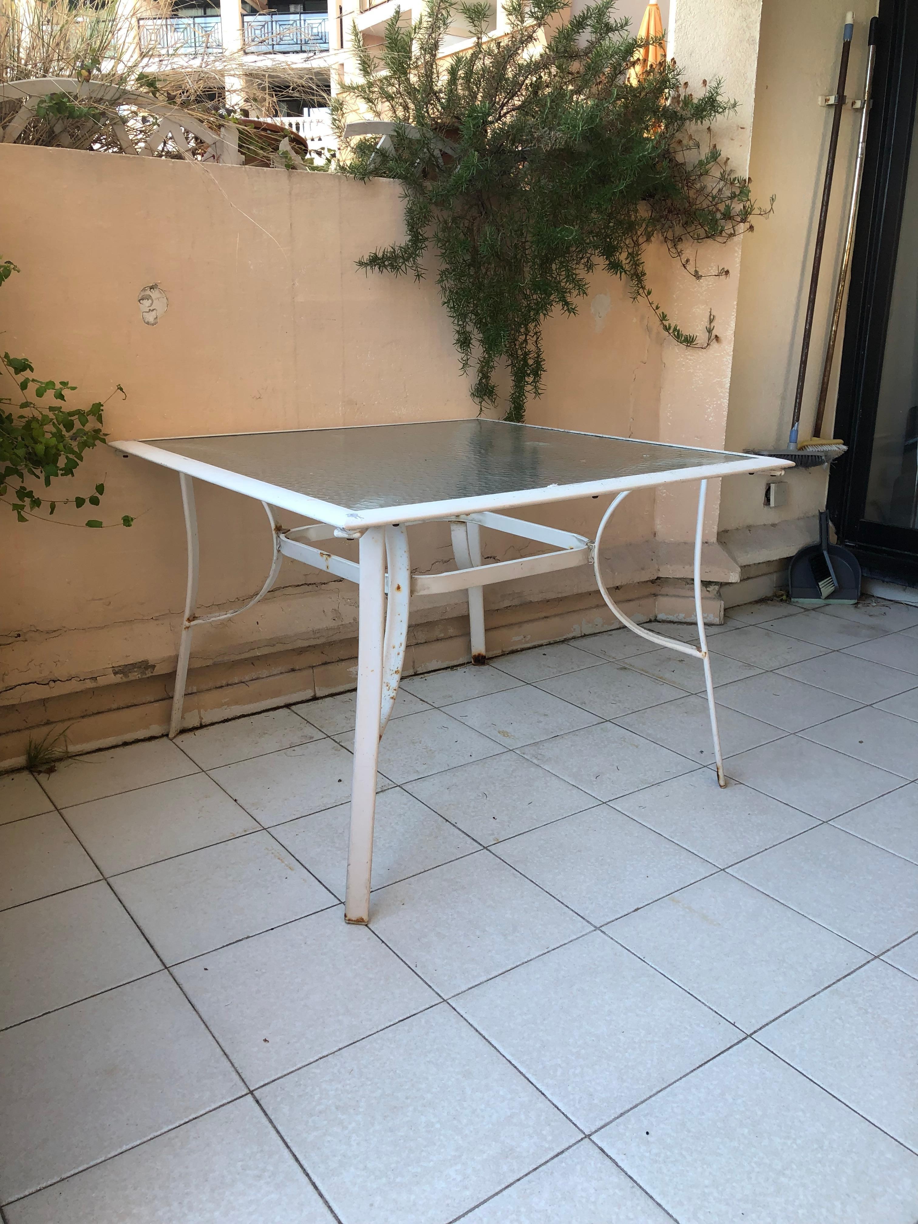 Old table, random, no chairs