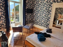 Quarto grande e espaçoso