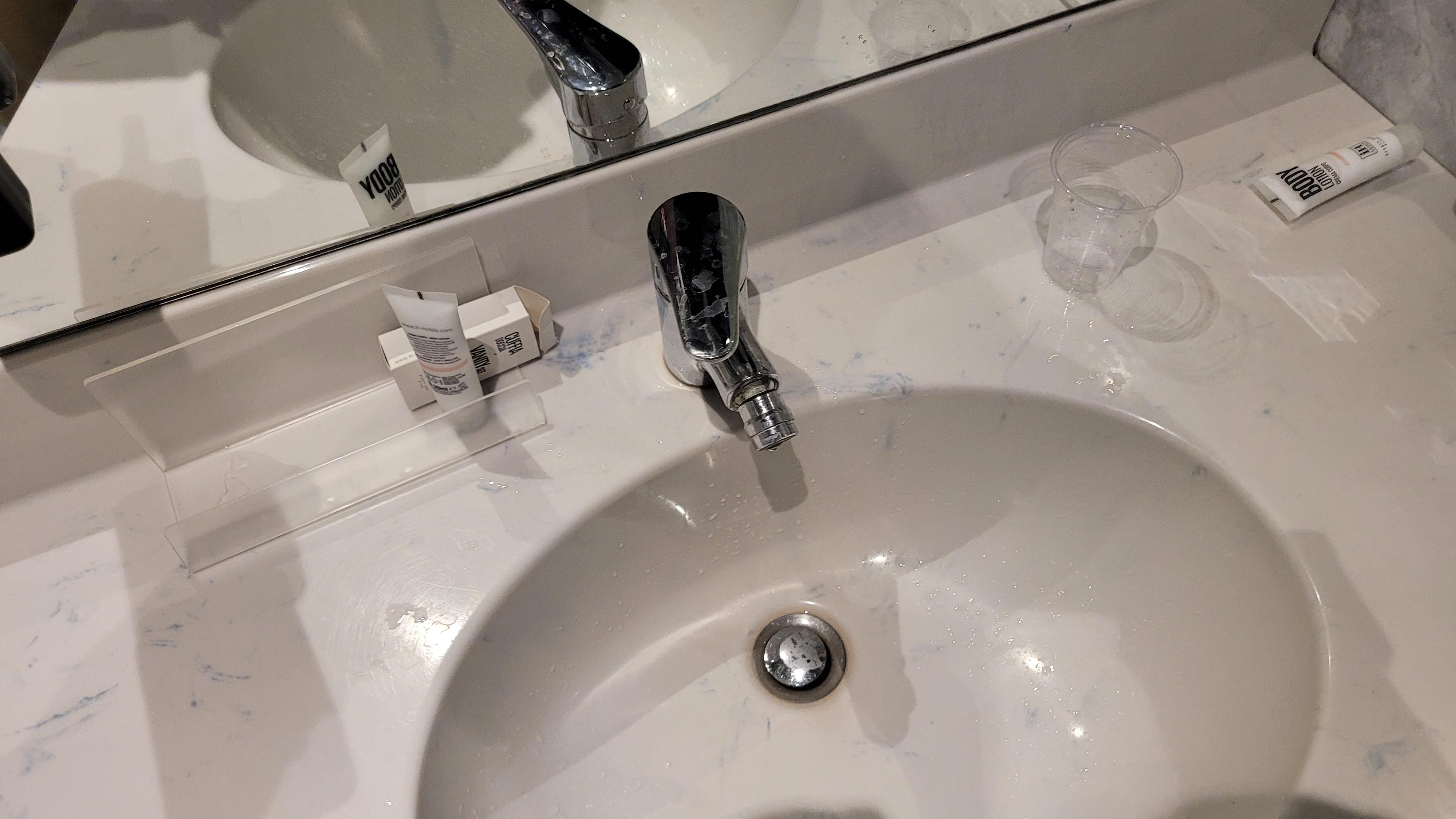 Weird faucet would get clothes wet, same type of end as the bidet 