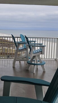 Patio view to the east...with super nice patio furniture available to us as guests