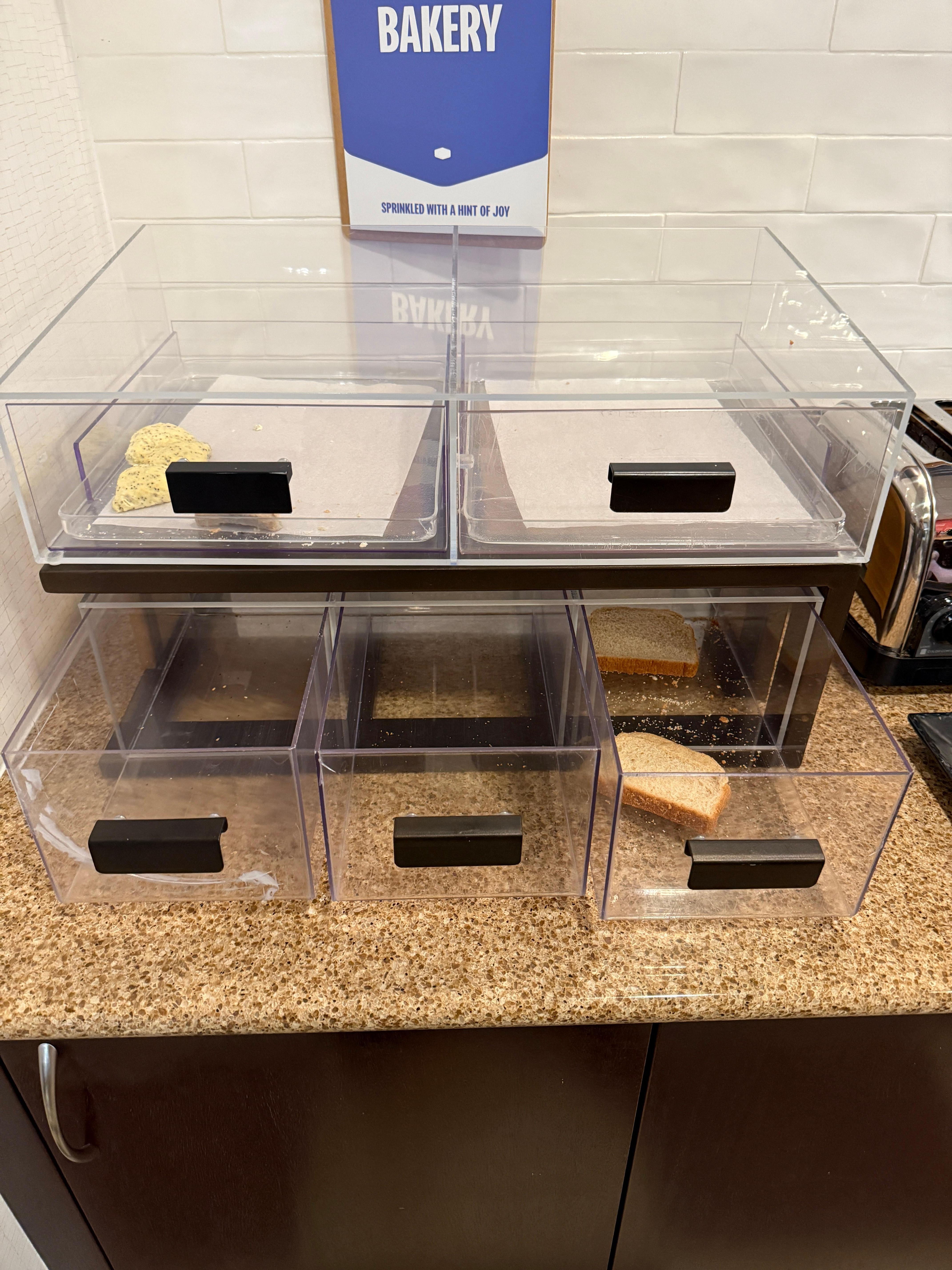 Bread and pastry drawers 