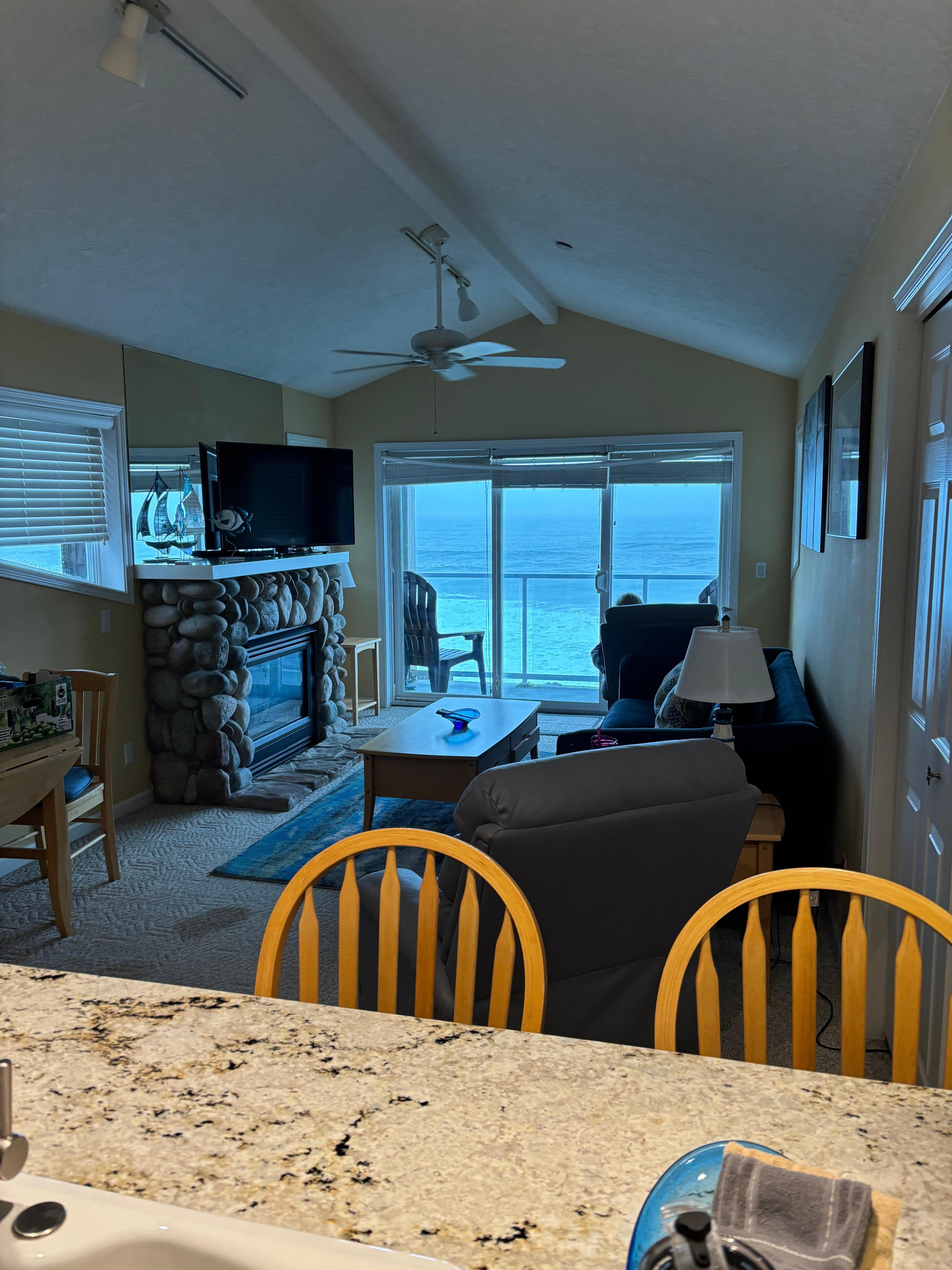 Kitchen to livingroom