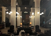 ロビーの雰囲気、昼間は賑わいます