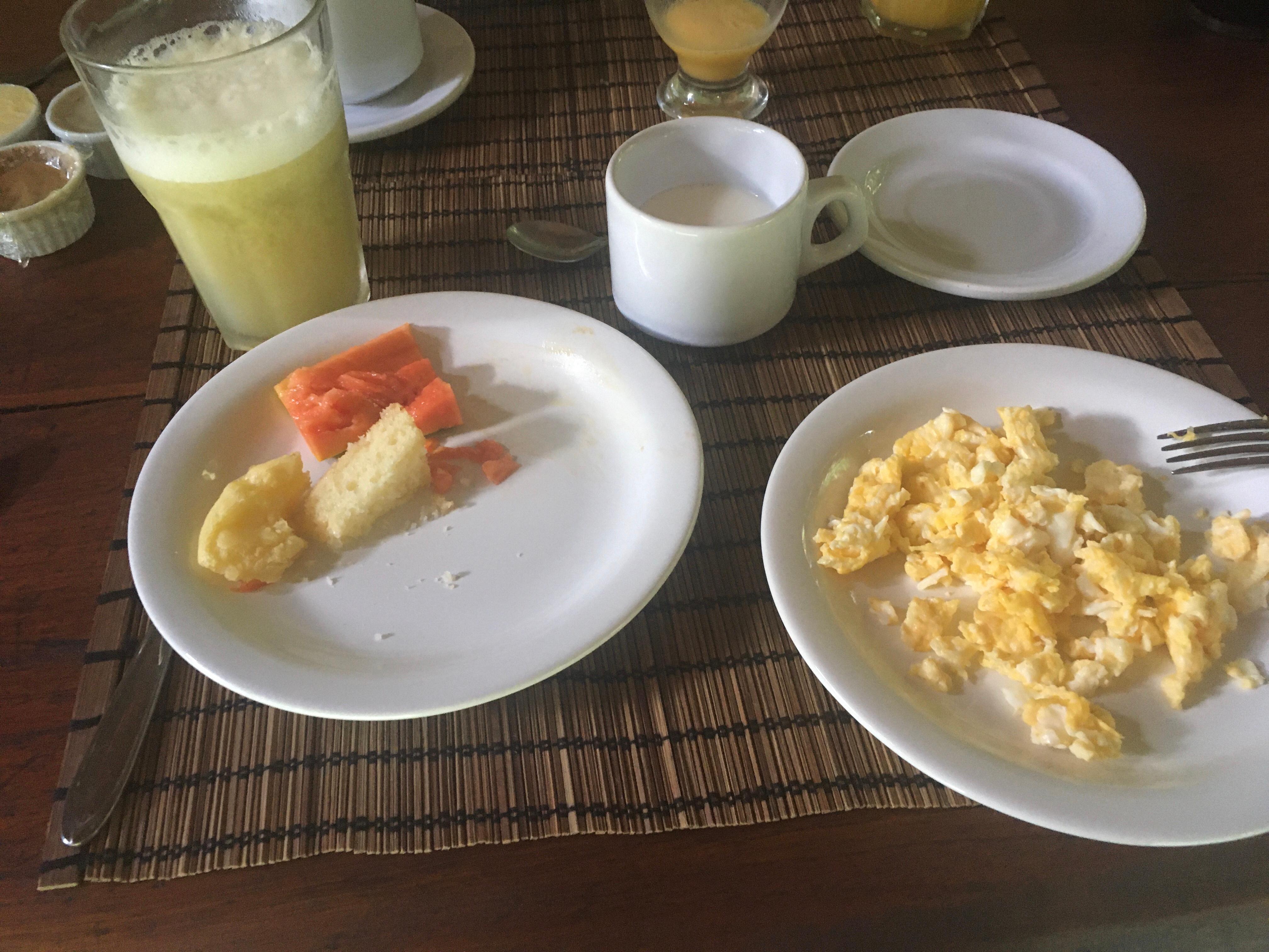 Além de opções de sucos , tapioca , ovos, etc.