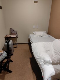 エアコンが効いてて寒いくらいでしたが、掛け布団をかけて、快適に眠れました。