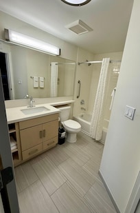 Spacious and very clean bathroom