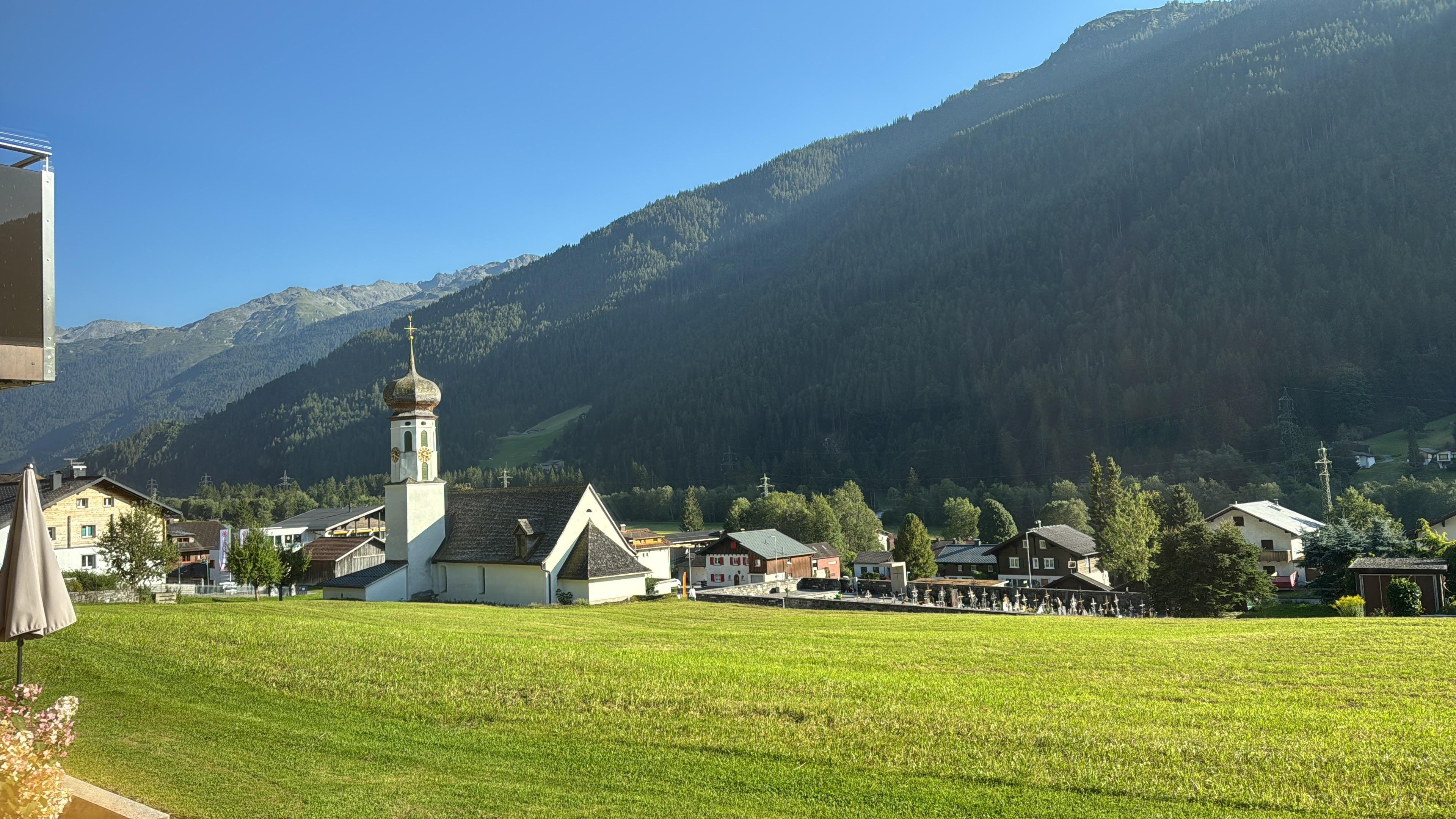 Blick von der Terrasse Richtung Ort