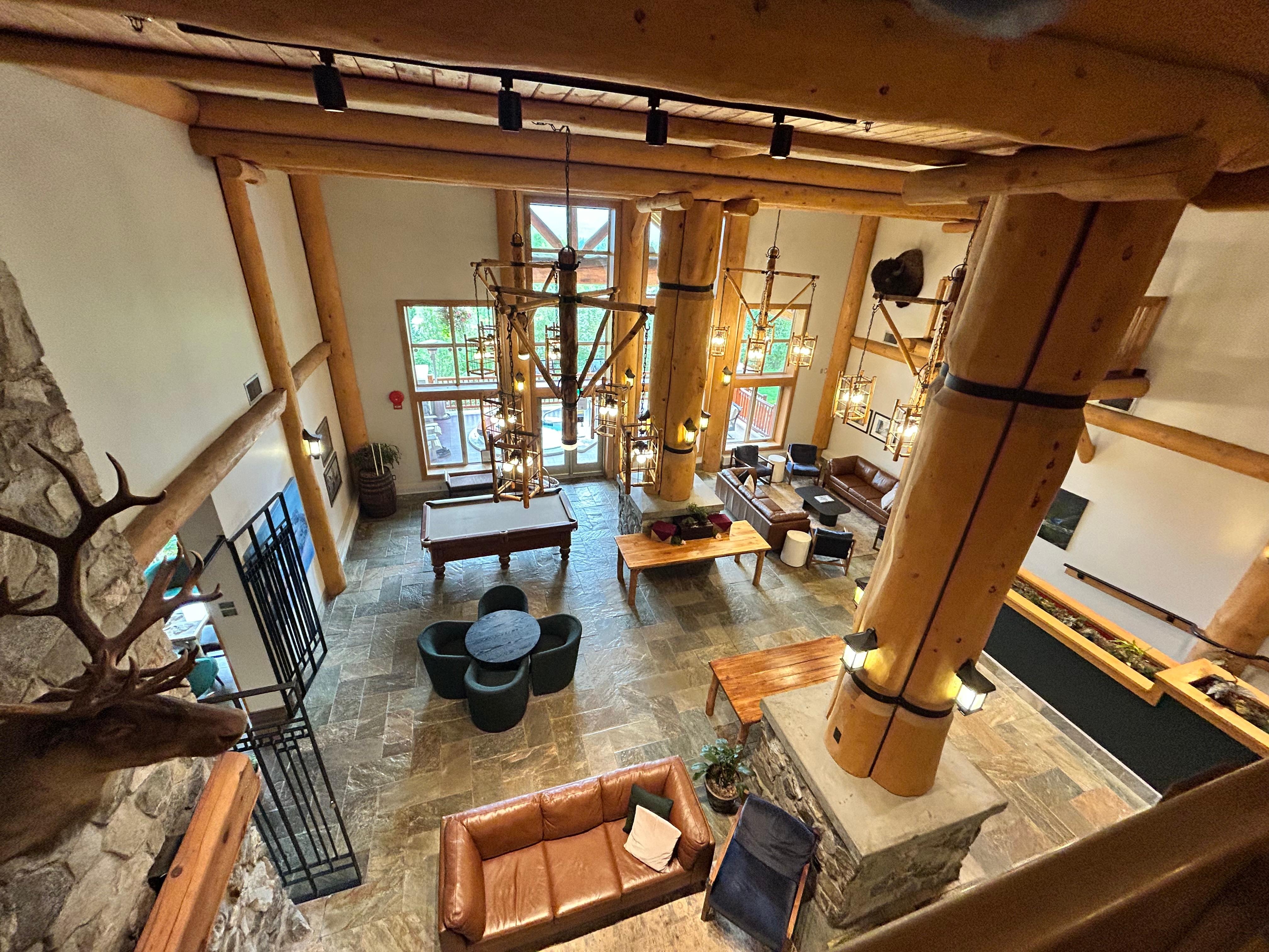 View from the second flood to lobby.