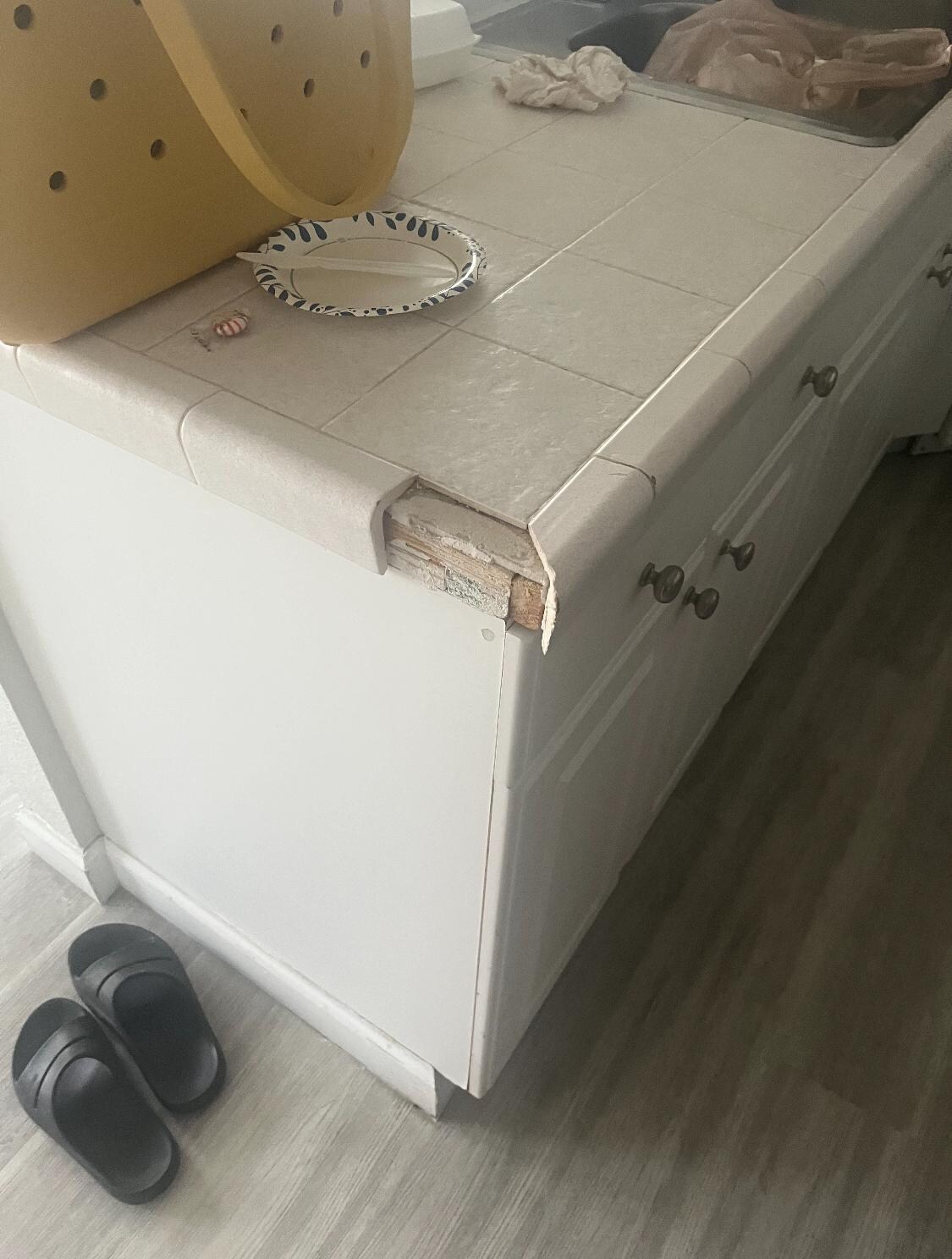 Kitchen counter 