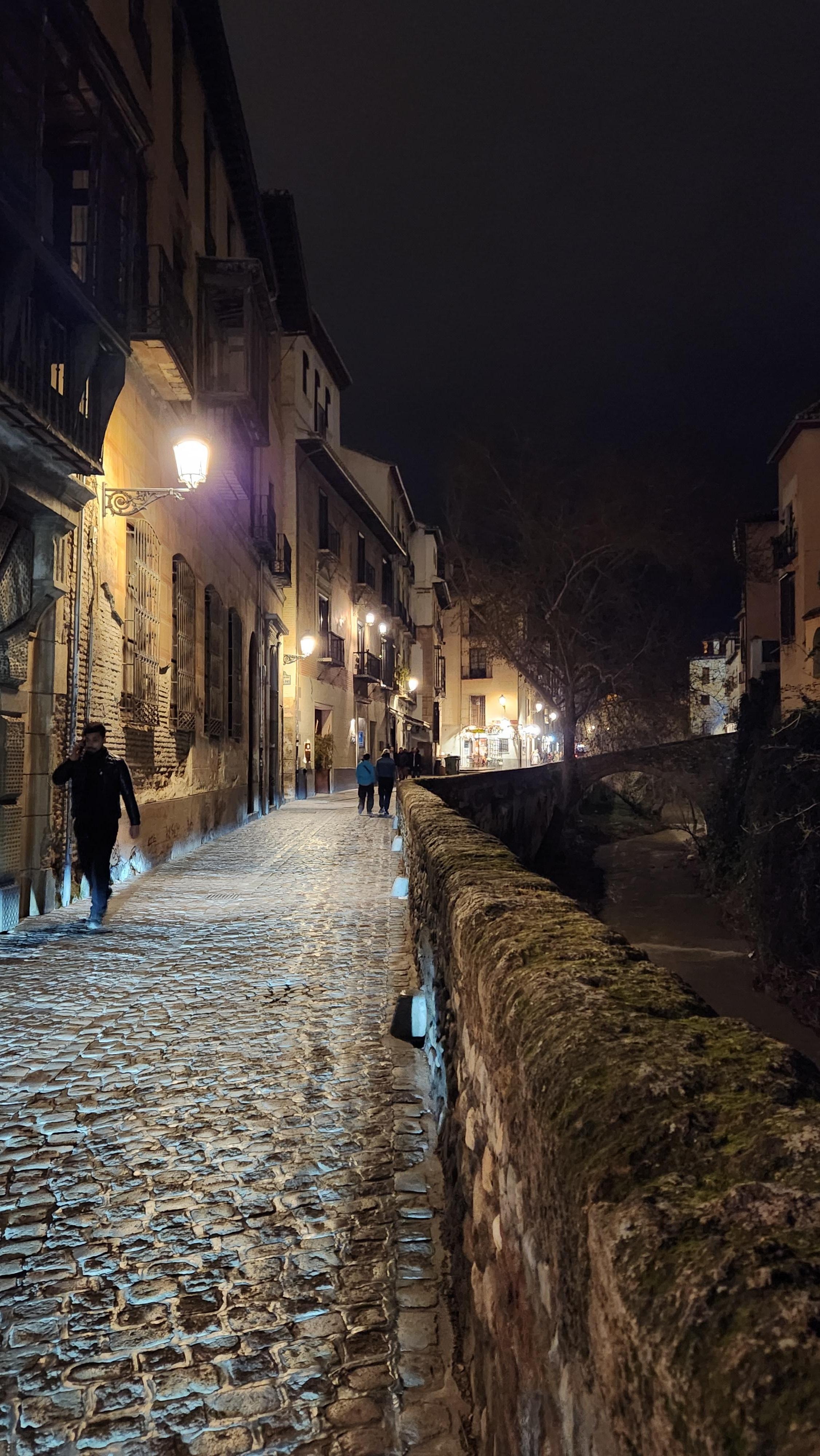 Vista da rua do hotel