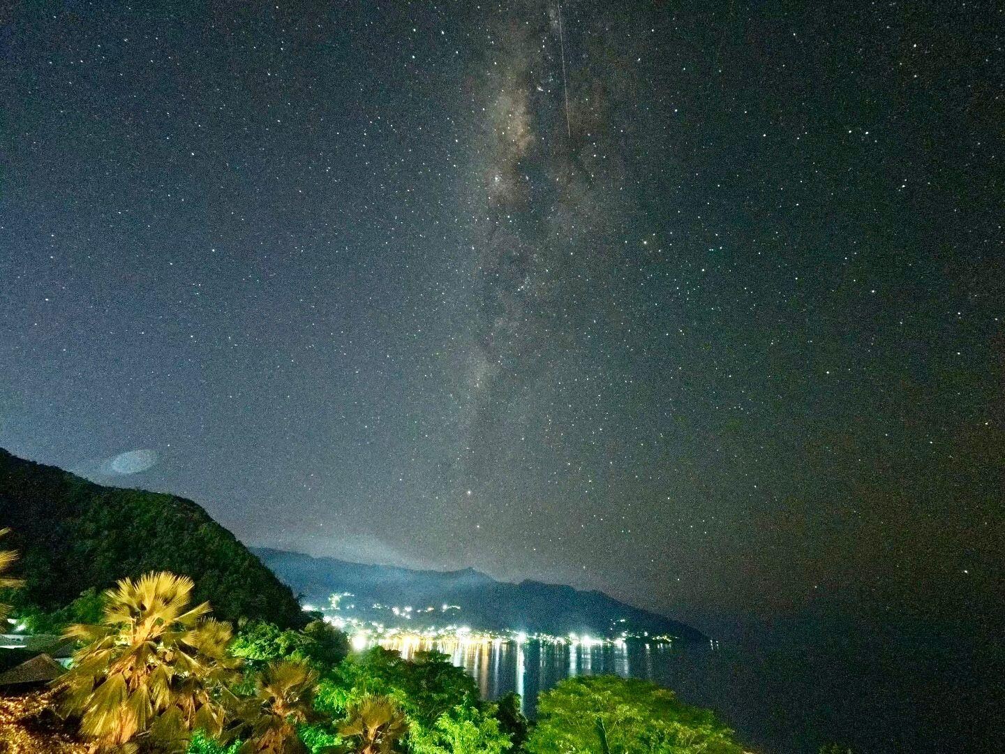 Tropical nights with the milky way