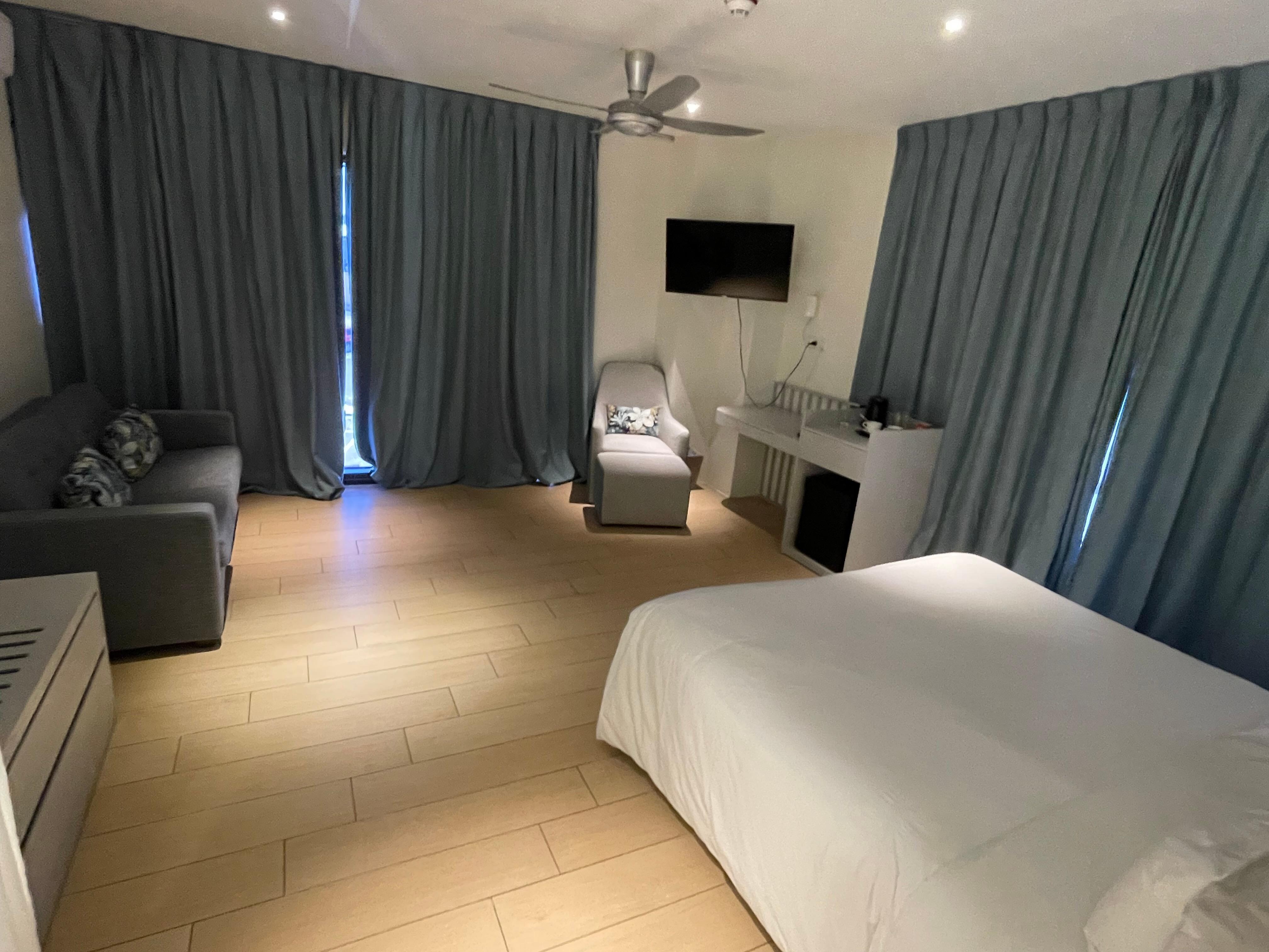 Corner room 