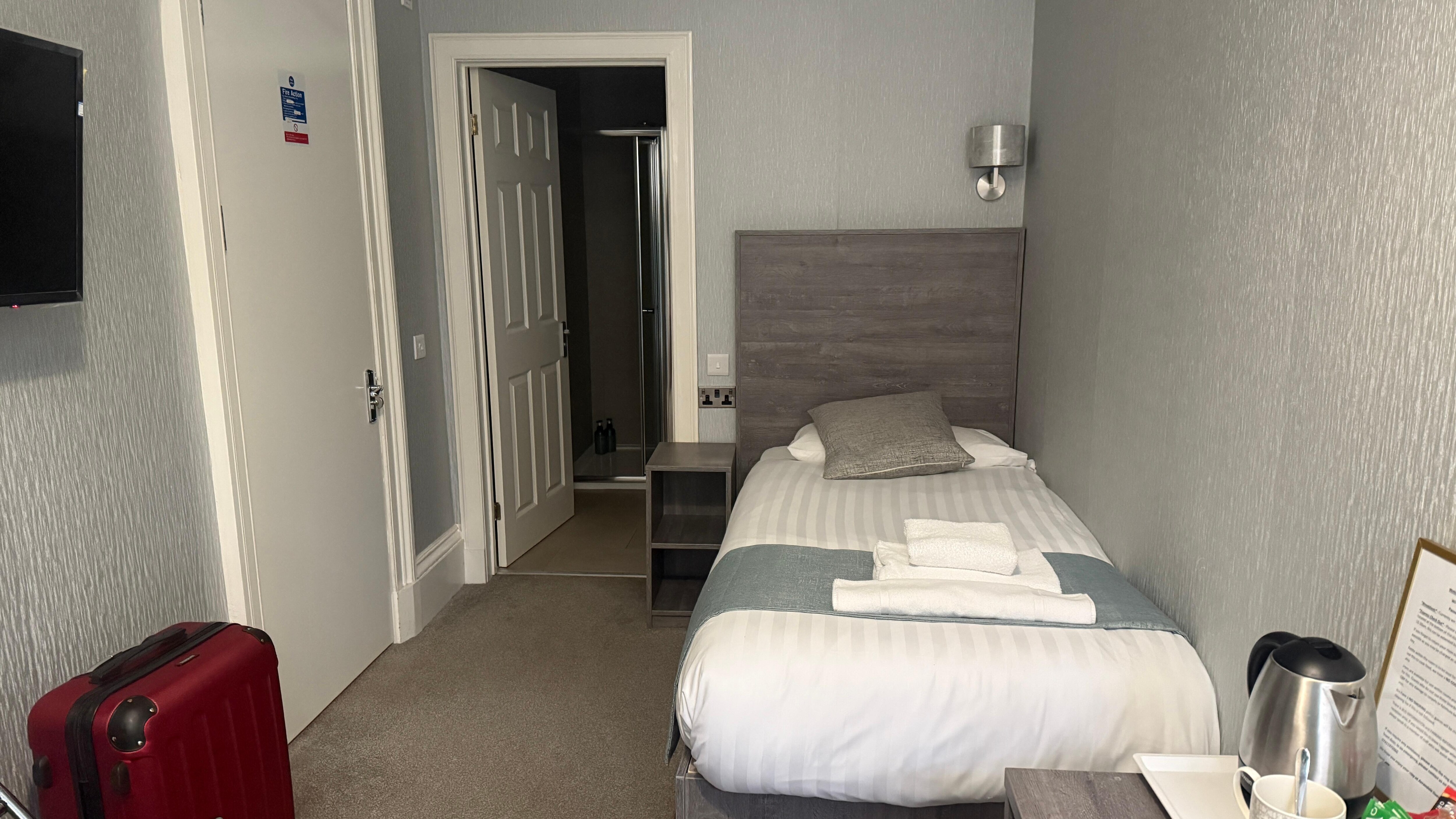 Zimmer 7, Einzelzimmer im Souterrain