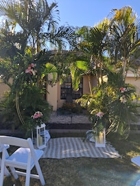 Beautiful front yard!