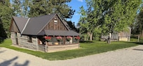 Such a well-cared for place to stay. Eric did a top-notch job of restoring the cabin.