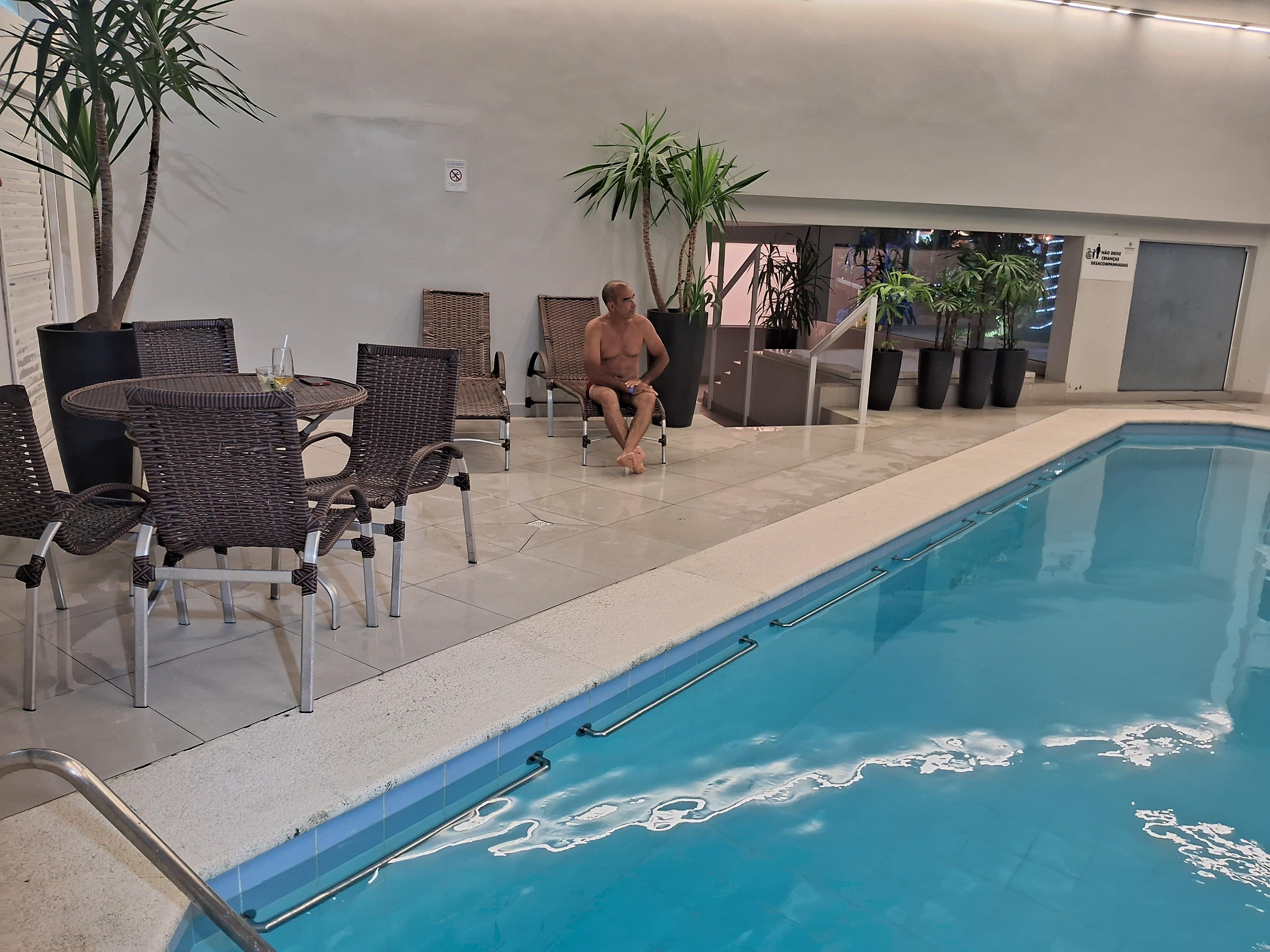 Piscina  interna  aquecida. 