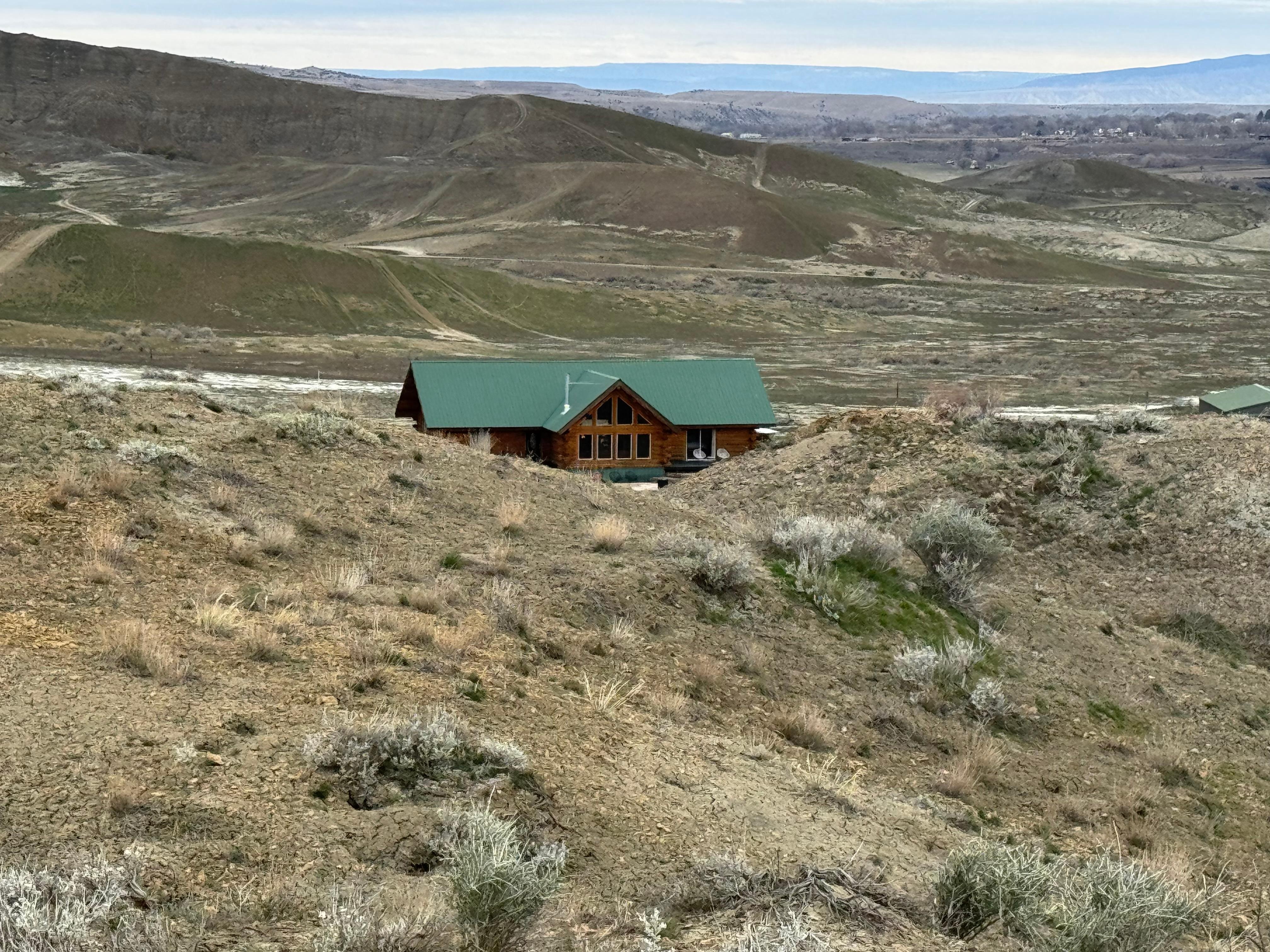 The house is a fit for this terrain! 